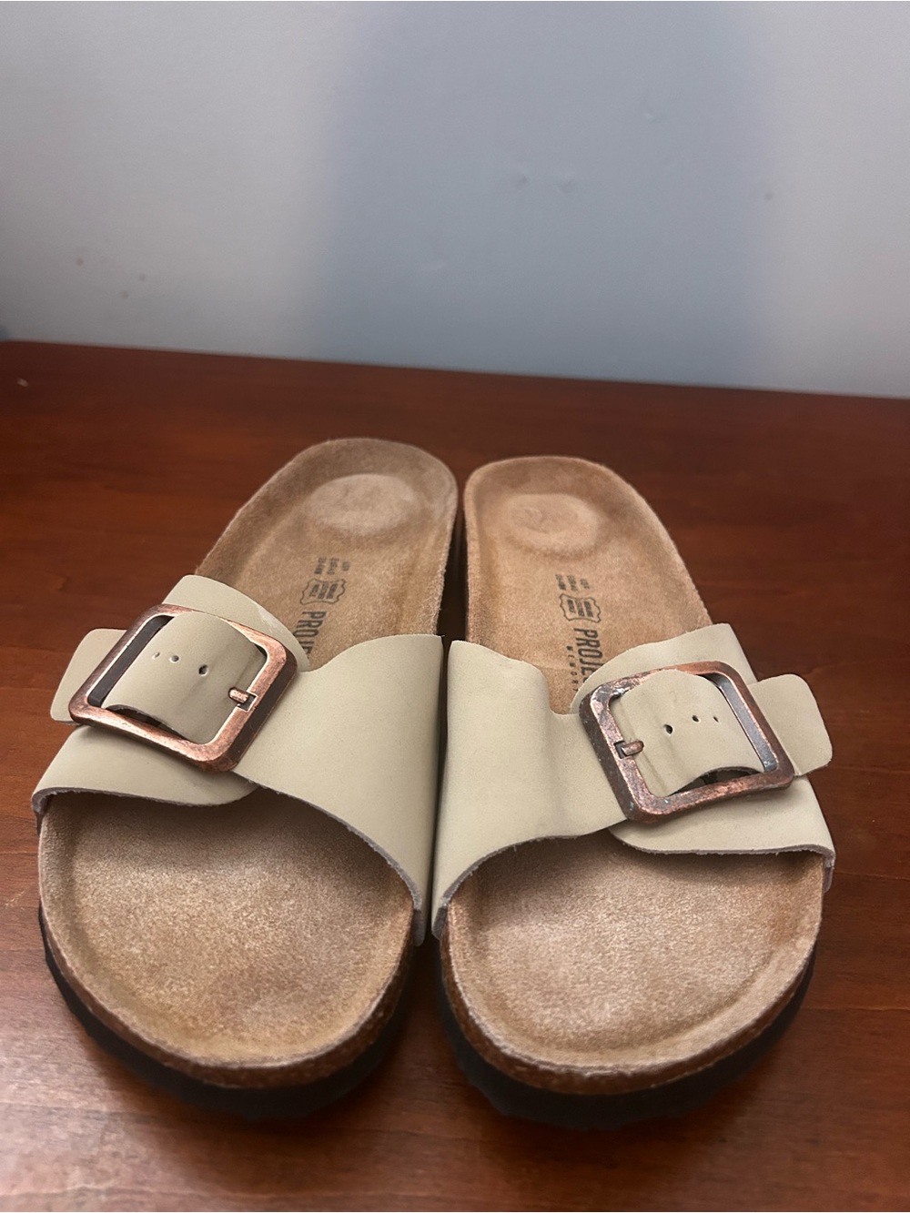 Project cloud, memory foam, Beige leather Slide Sandals with Buckle size 9